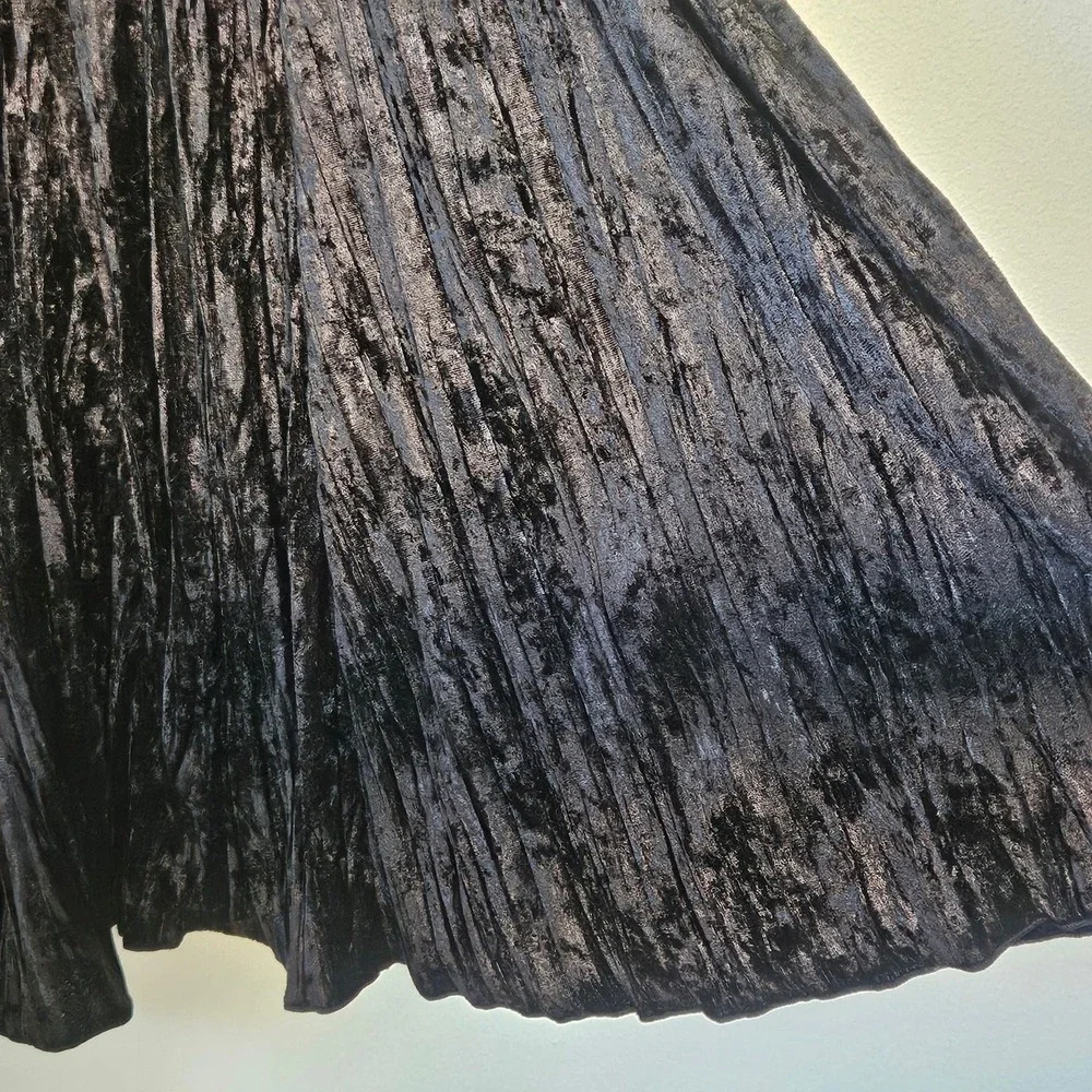 Laura Ashley Black Crushed Velvet‎ Pleated Midi Skirt Whimsigoth Witchy M Petite